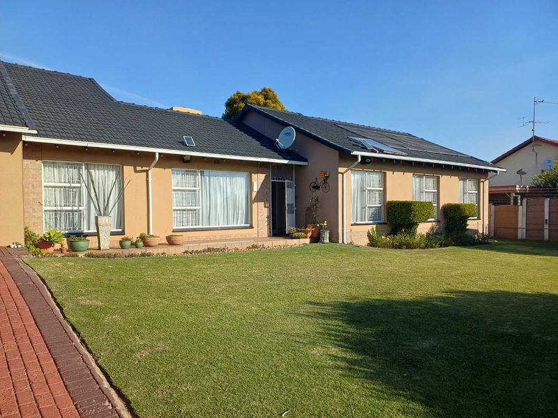 Exceptional neat well maintained Property - Photo 2