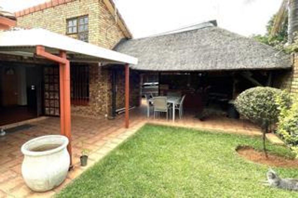 PAtio/Garden/Lapa with Built-in Braai