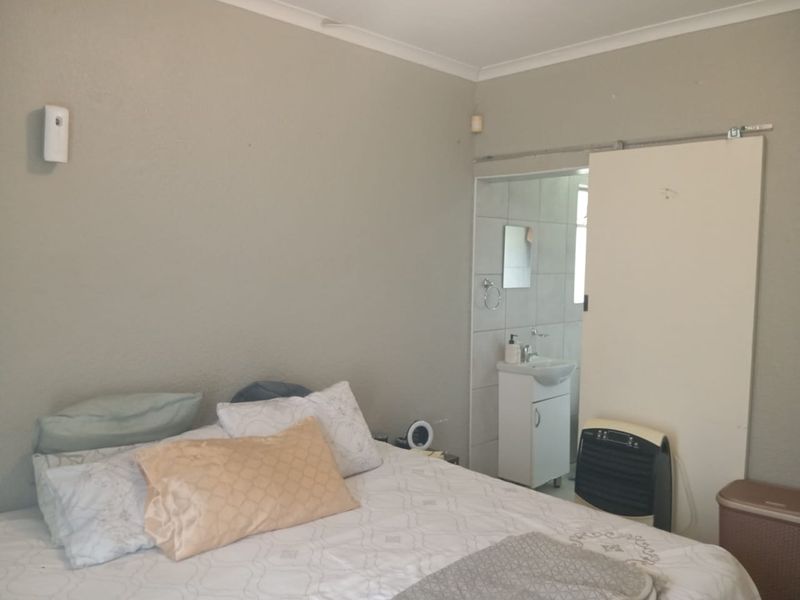 Walking distance to Dischem & major schools! - Photo 9