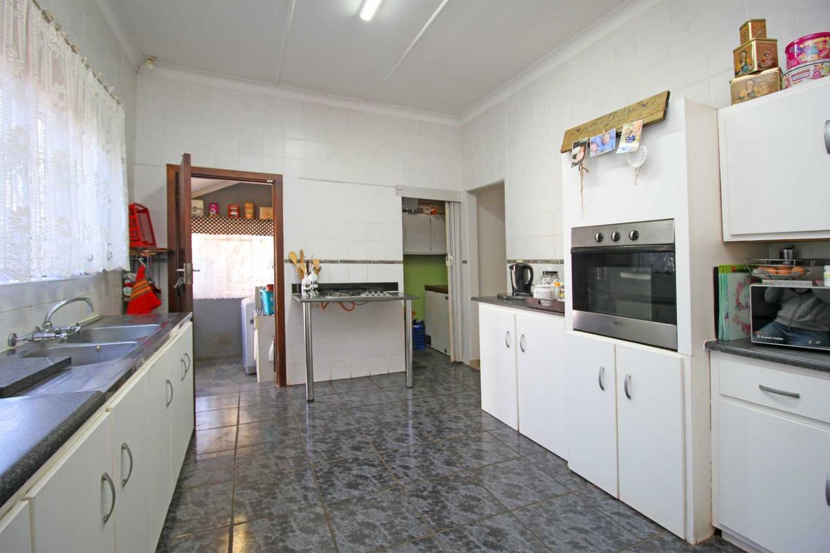 A Family Haven with Space, Comfort & Income Potential! - Photo 4