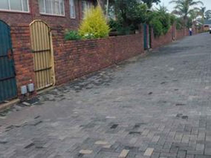 "Ideal Location with All Amenities Nearby!" - Photo 8