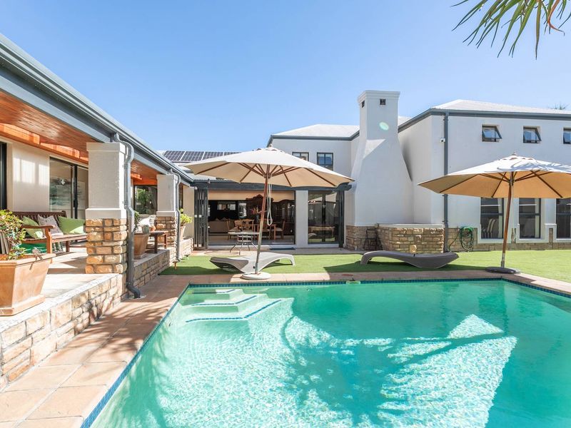 Spacious and Versatile Property with Ample Accommodation - Photo 2