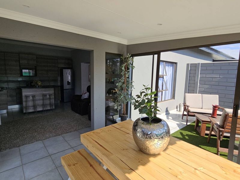 2 Bedroom  Apartment in Retirement Estate in Hartbeespoort - Photo 4