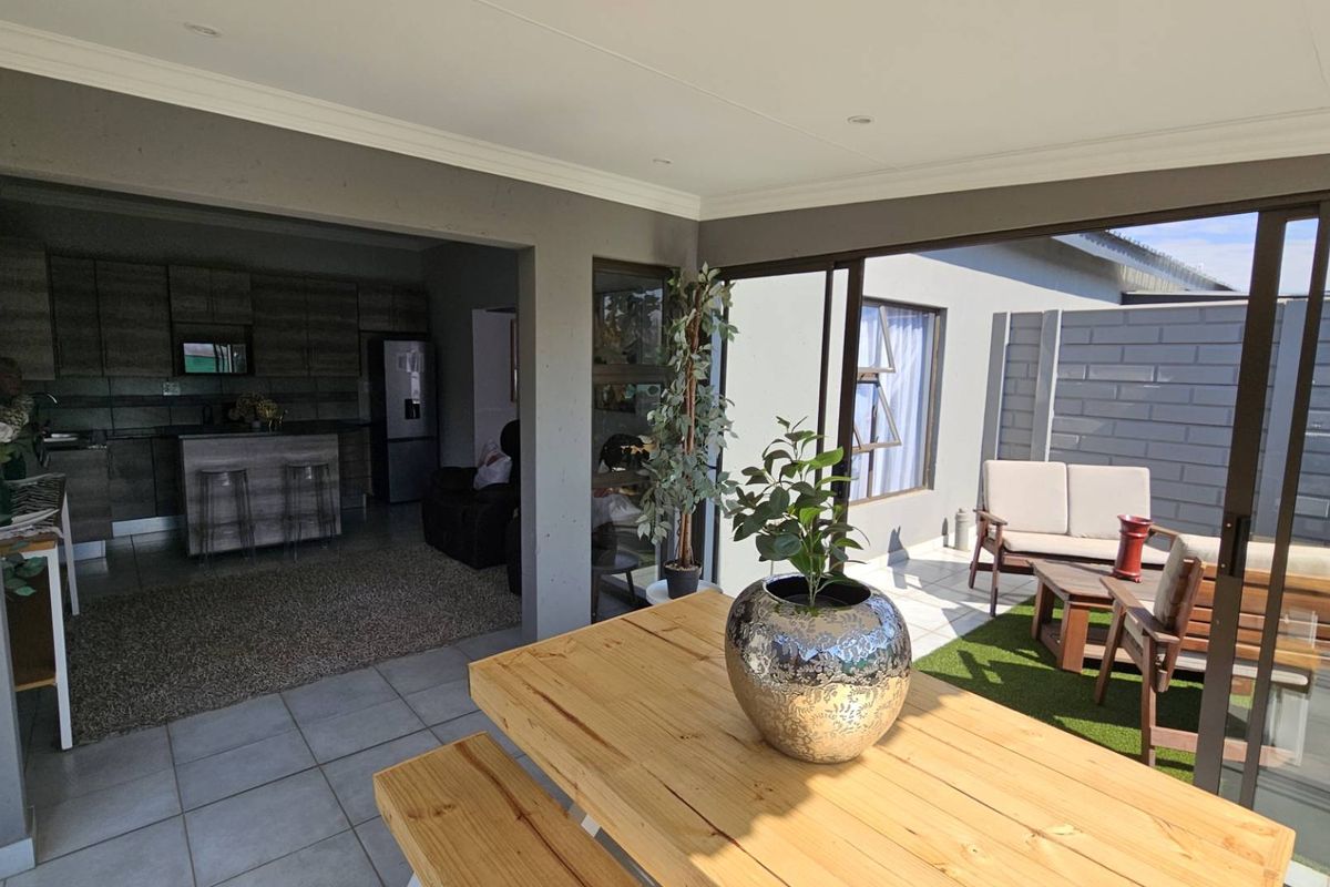 2 Bedroom  Apartment in Retirement Estate in Hartbeespoort - Photo 4