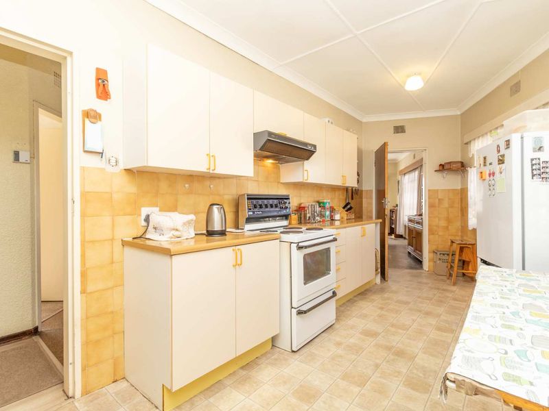 Well built and much loved home looking for new owner! - Photo 7