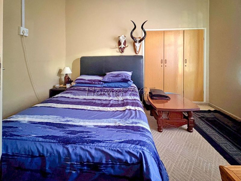 Otjiwarongo:  4 Bedr Home with 1 Bedr flat ON LARGE PLOT is for Sale - Photo 5