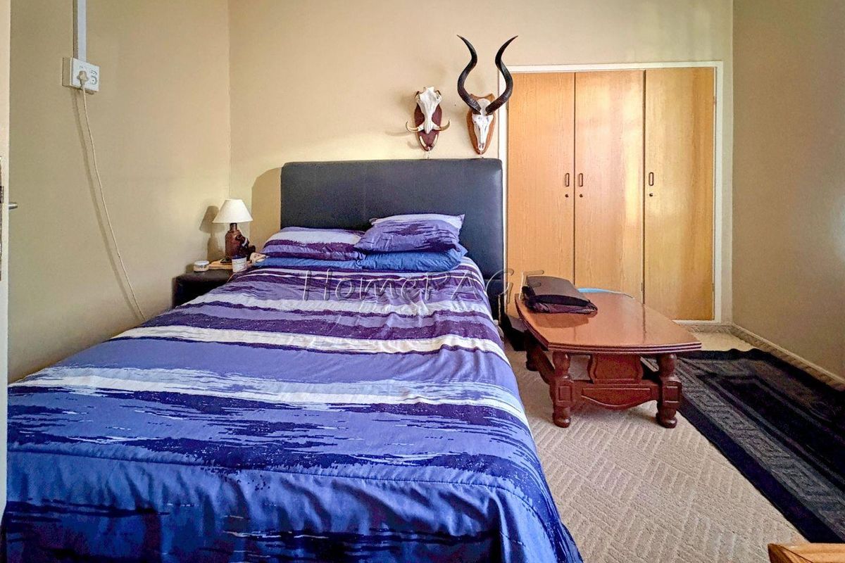 Otjiwarongo:  4 Bedr Home with 1 Bedr flat ON LARGE PLOT is for Sale - Photo 5