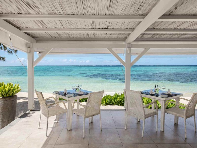 Villa Merea : Tropical Minimalist Living in a Preserved Sanctuary - Photo 9