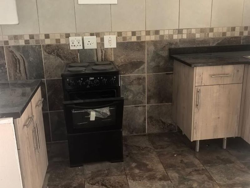 bachelor flat for sale in Sunnyside - Photo 5