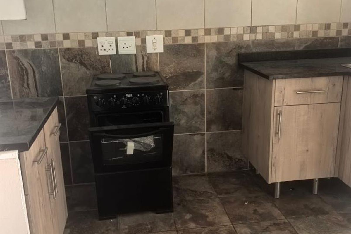 bachelor flat for sale in Sunnyside - Photo 5