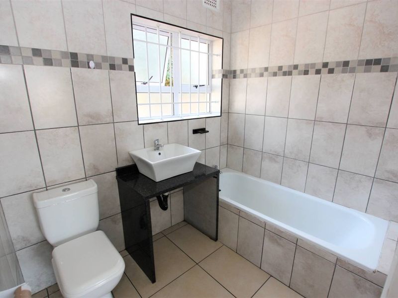 Hendra Estates - Large Family Home With Flatlet For Rent In Prime Umhlanga - Photo 10