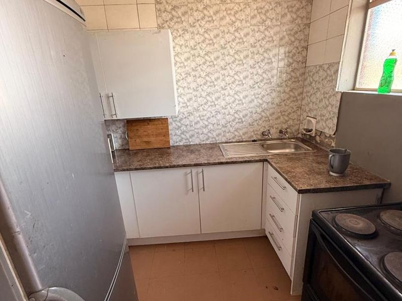 2 Bedroom Apartment in Kwaggasrand, Pretoria - Photo 10