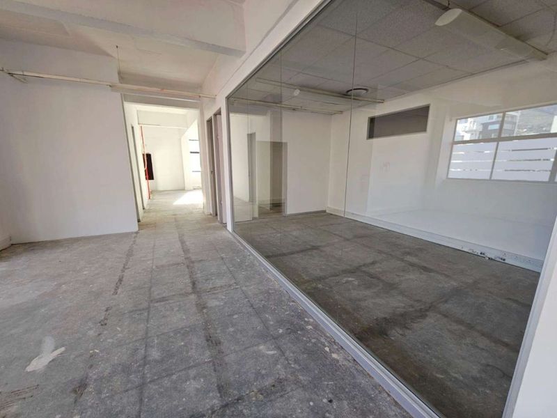 347m2 office to let in Loop Street - Photo 6