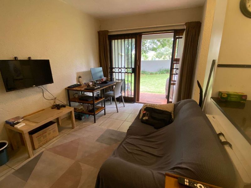 1 Bedroom Apartment / Flat for Sale in Waterkloof Ridge. - Photo 9