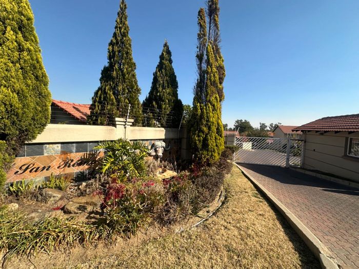 Property #2259550, Apartment Sold in Halfway Gardens