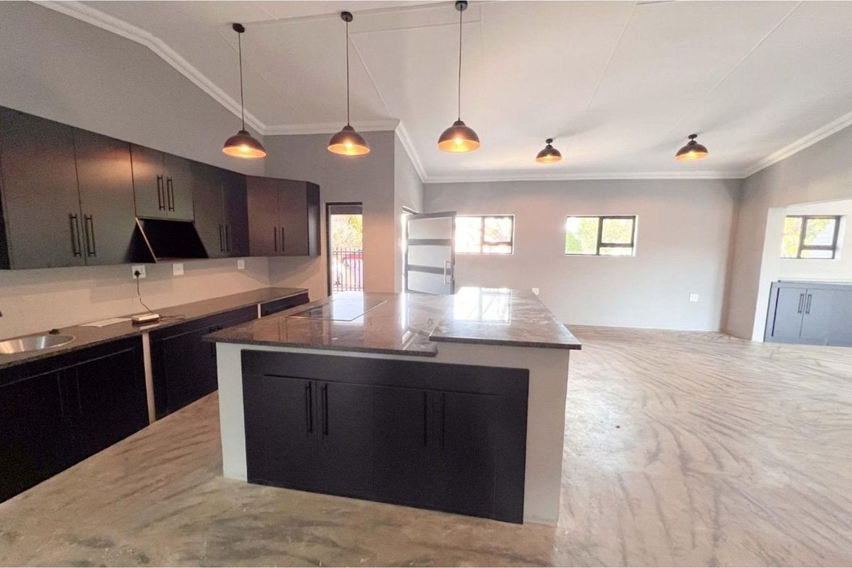 Stylishly Renovated Family Home in Dennesig - Photo 5