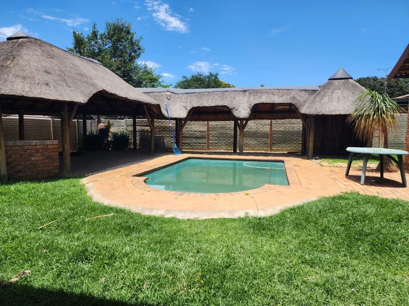 Family home with 1 bed flatlet for rent in Northmead, Benoni - Photo 1
