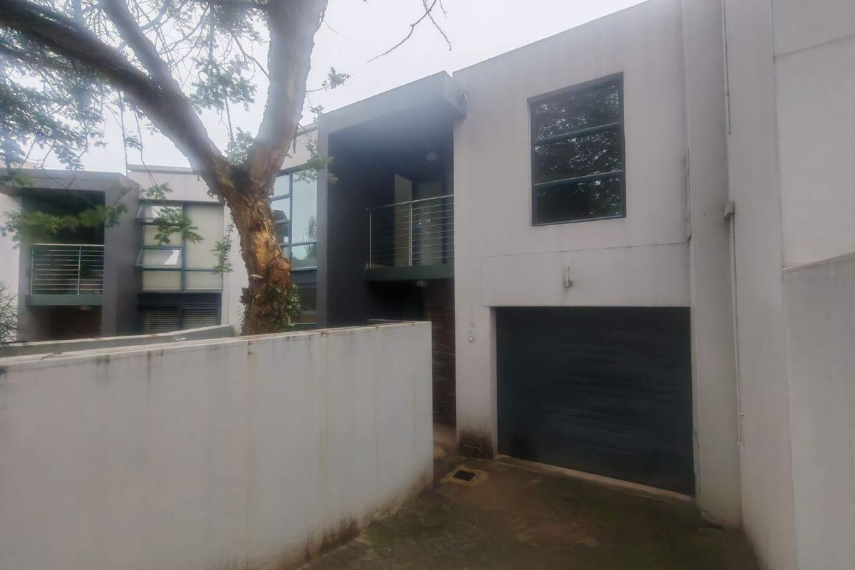 VERY MODERN ARCHITECTURAL DESIGN TOWNHOUSE - Photo 5