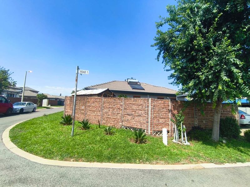 Stylish 3 Bedroom Home for Sale in Leopards Rest, Alberton - Photo 6