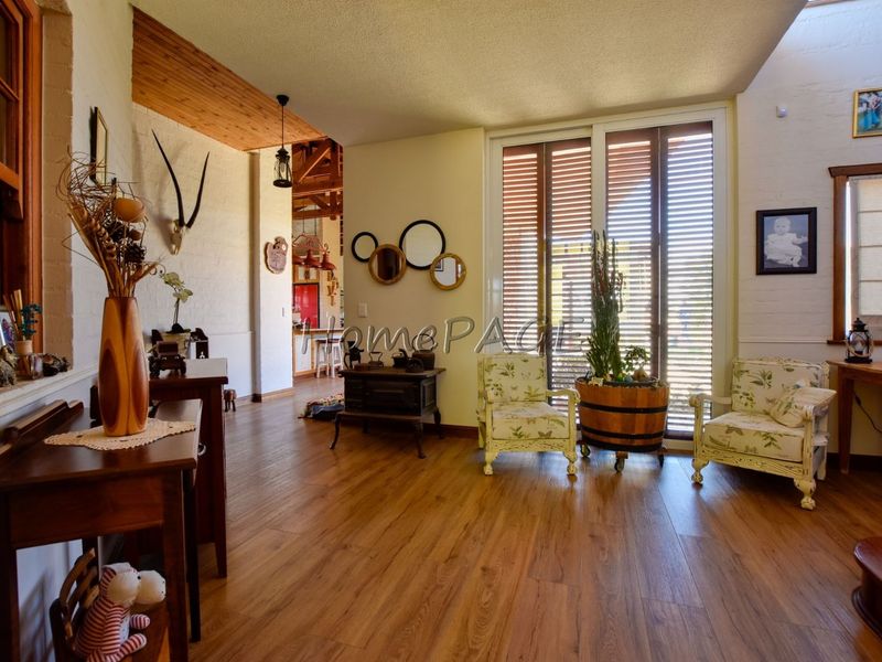 Rossmund, Swakopmund:  BEAUTIFUL Farmstyle home, with flatlet, is for sale - Photo 6
