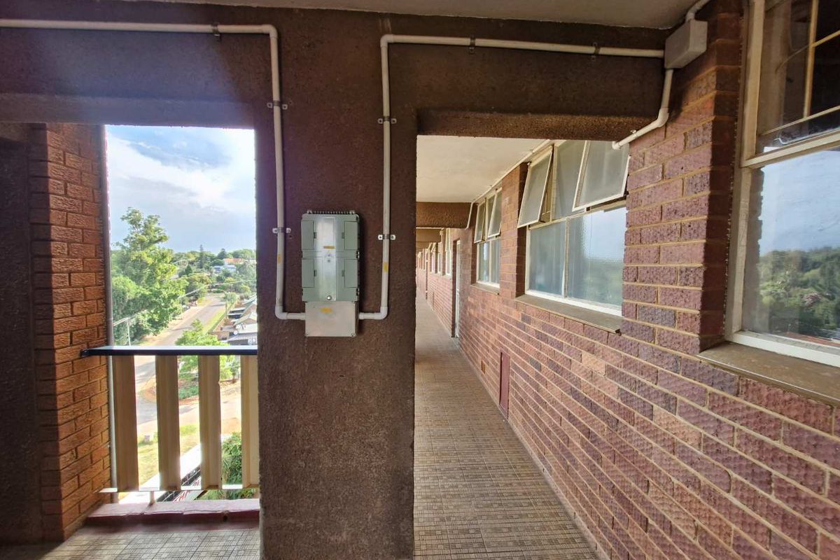 1.5 Bedroom apartment for rent  in Weavind Park. - Photo 2