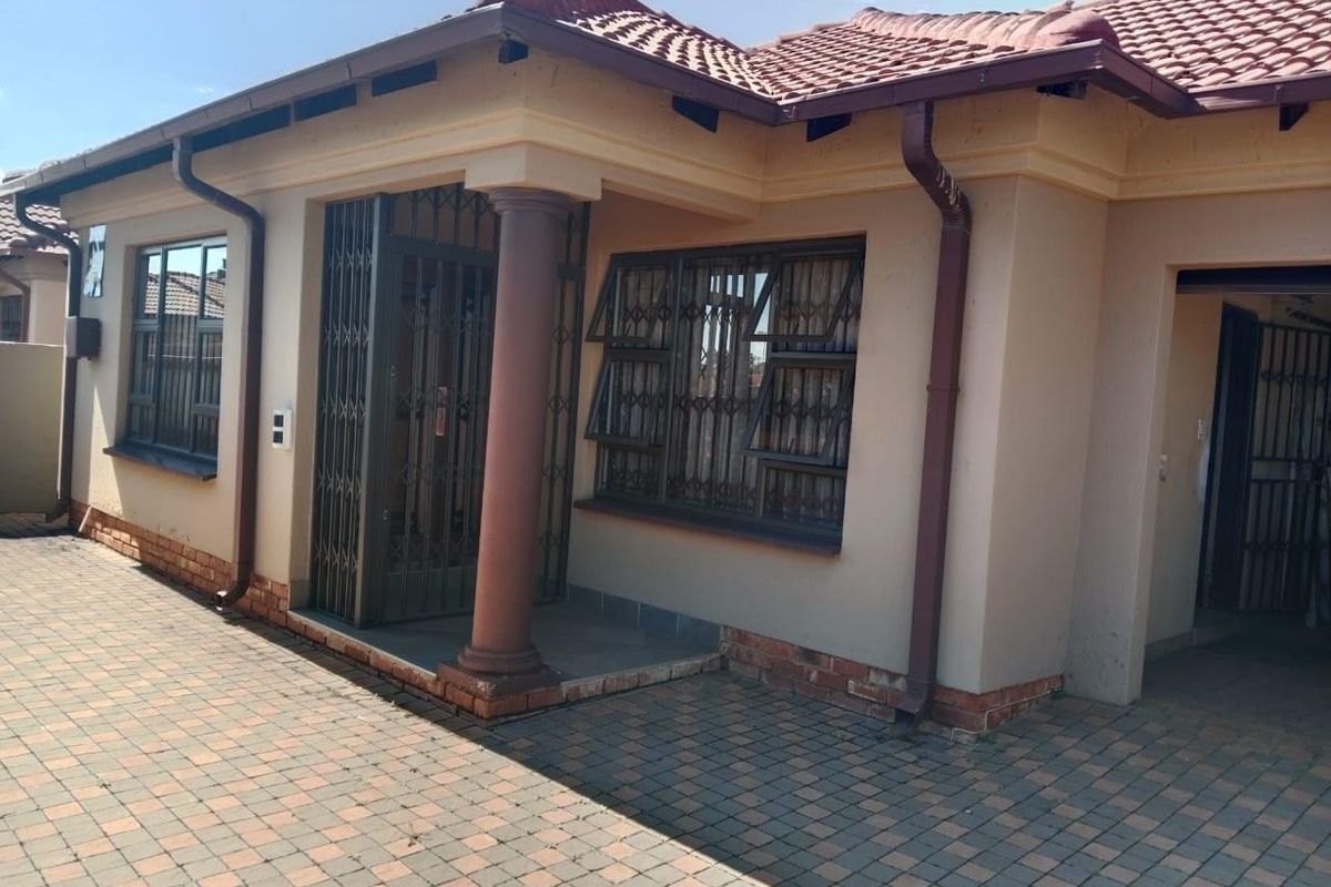 Beautiful and modern home - Photo 4