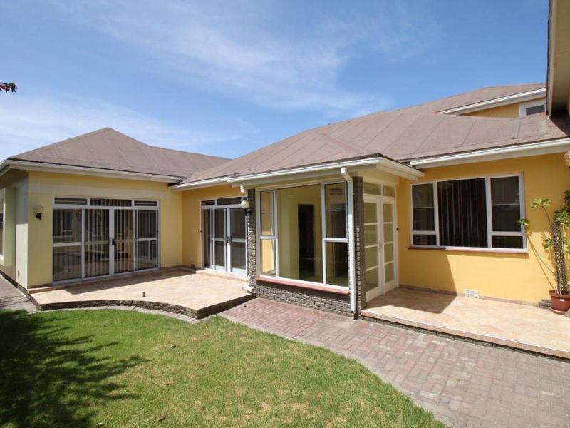 Large family Home for Sale in Central Swakopmund - Photo 6