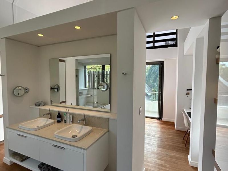 Exquisite Freestanding Villa with Family Golf Membership. - Photo 7