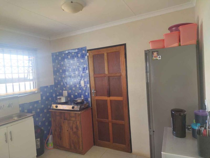 3 bedrooms house for sale in Soshanguve VV - Photo 7