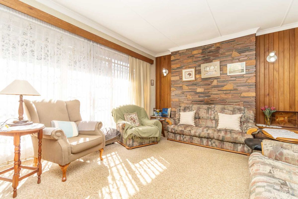 Well built and much loved home looking for new owner! - Photo 2