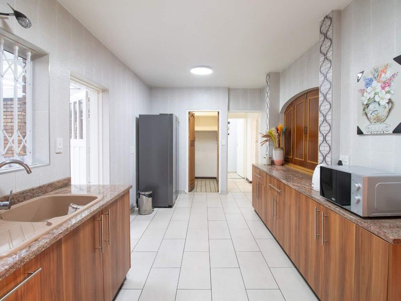 Spacious 3-Bedroom Townhouse in Secure Boomed Area - Must See! - Photo 7