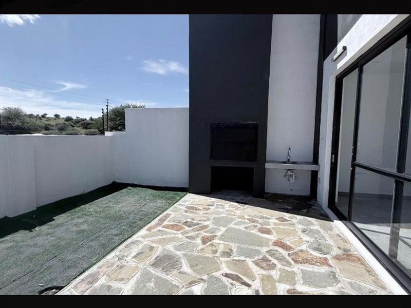 Ultra modern townhouse for rent in Auasblick - Photo 8