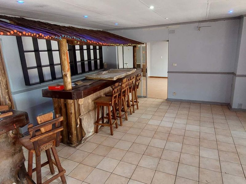 Entertainers’ Dream: 2 Thatch Lapa, Pool & Built-In Braai - Photo 8