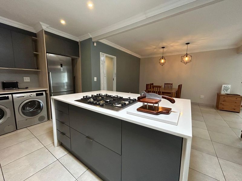 Modern 4 or 5 Bedroomed Home For Sale In Rynfield - Photo 4