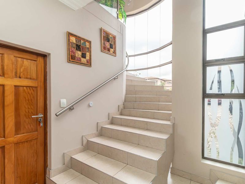 Elevated Golf Estate Living - Photo 5