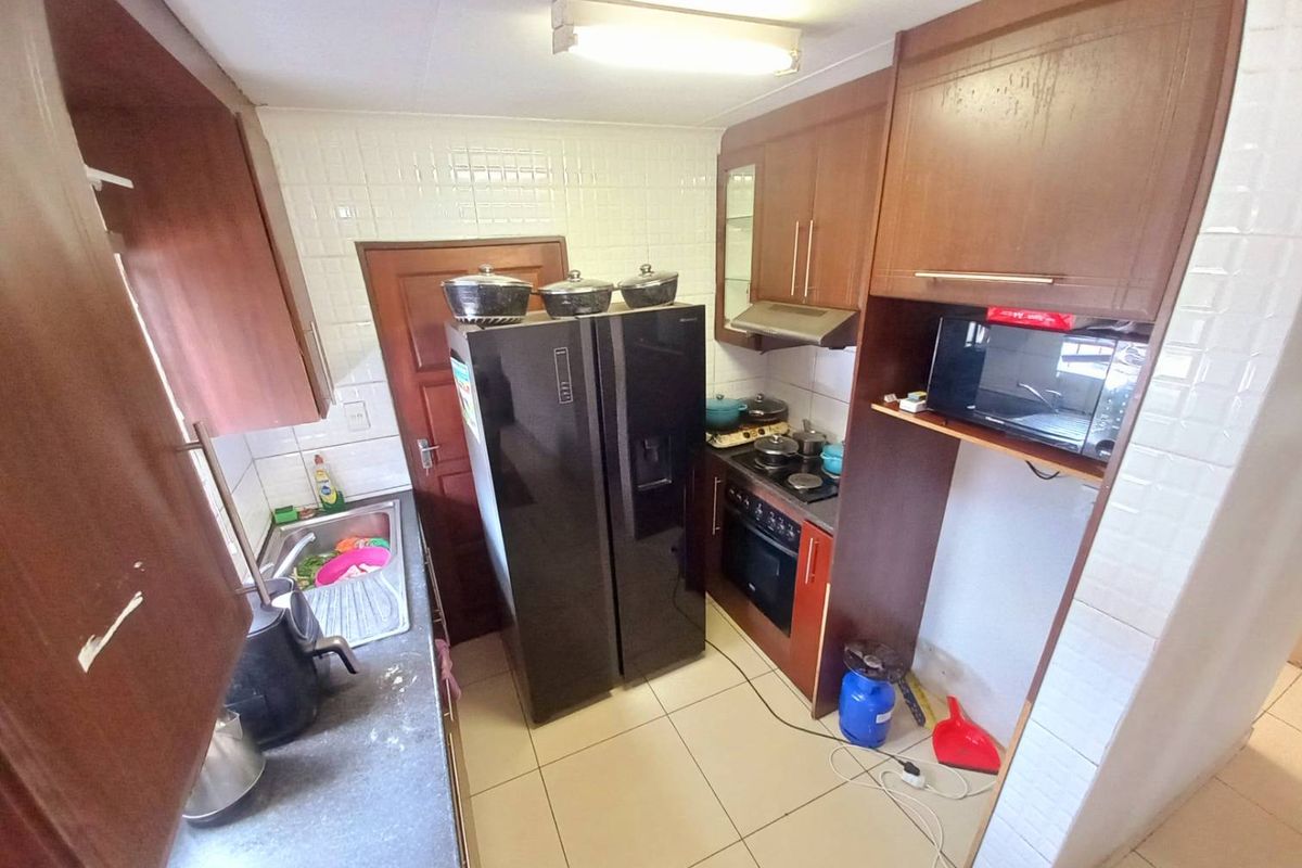 Three bedrooms house for sale in Elandspoort - Photo 5