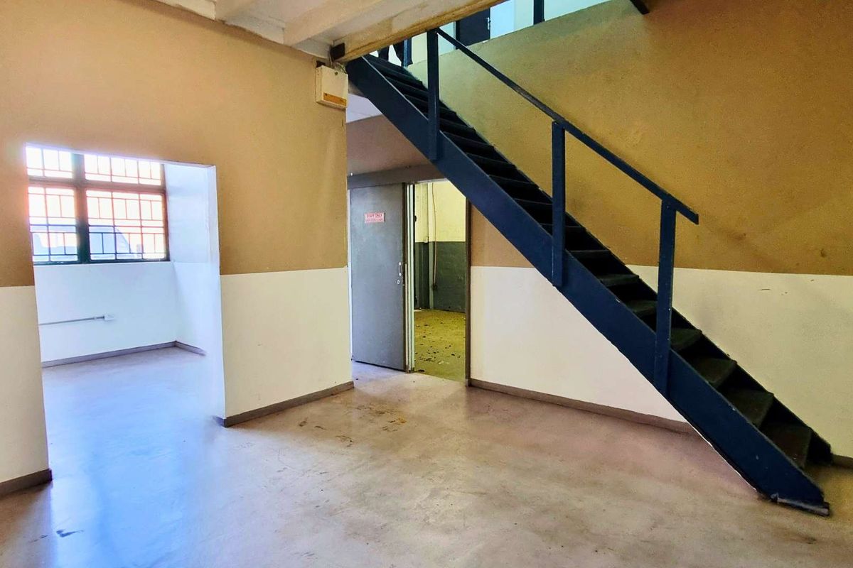 154m2 sectional title mini factory in Glen Anil with 3-phase power, fibre, and secure access. Ideal for owner-occupiers or investors. - Photo 4