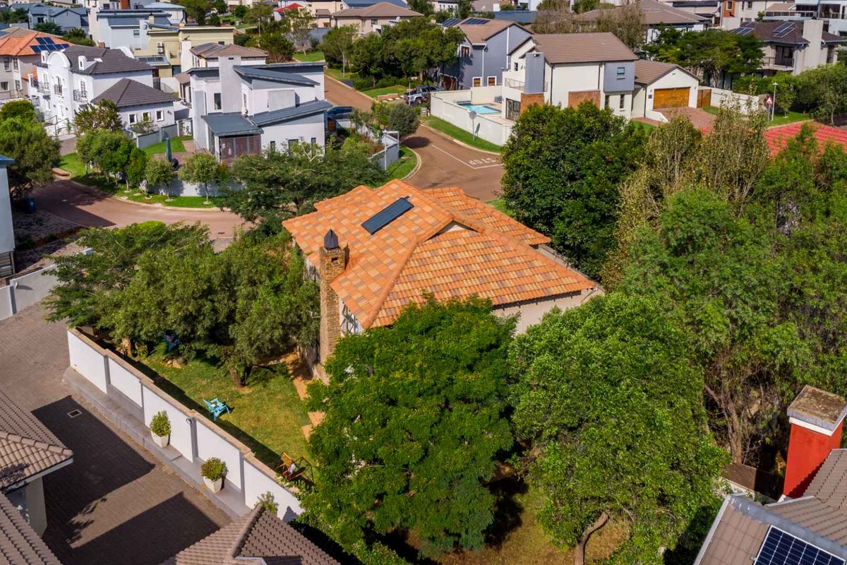 Elegant 4-Bedroom Family Home in Secure Heron Hill Garden Estate - Photo 5