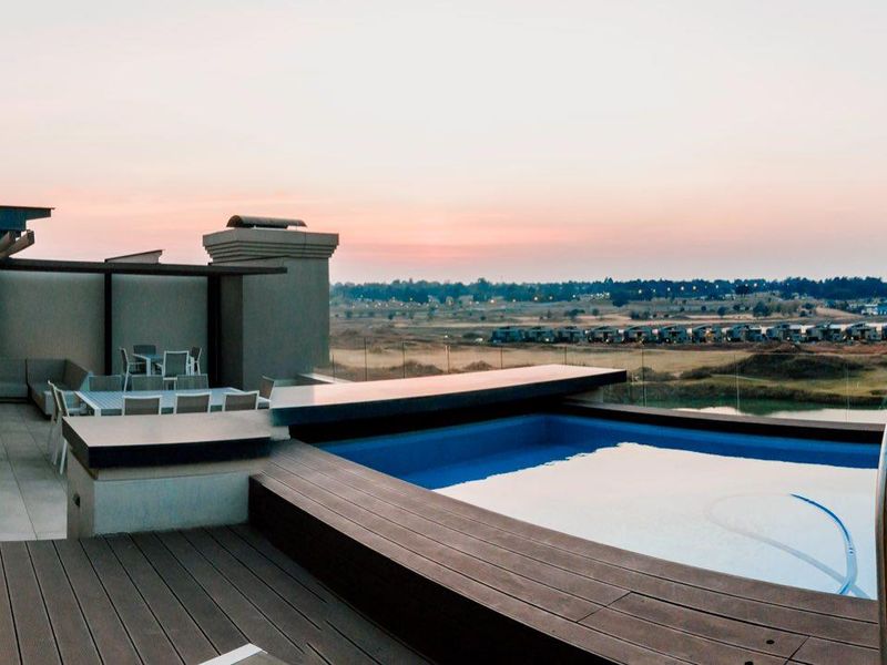 Luxurious penthouse for sale in Ebotse Golf & Country Estate, Rynfield - Photo 9