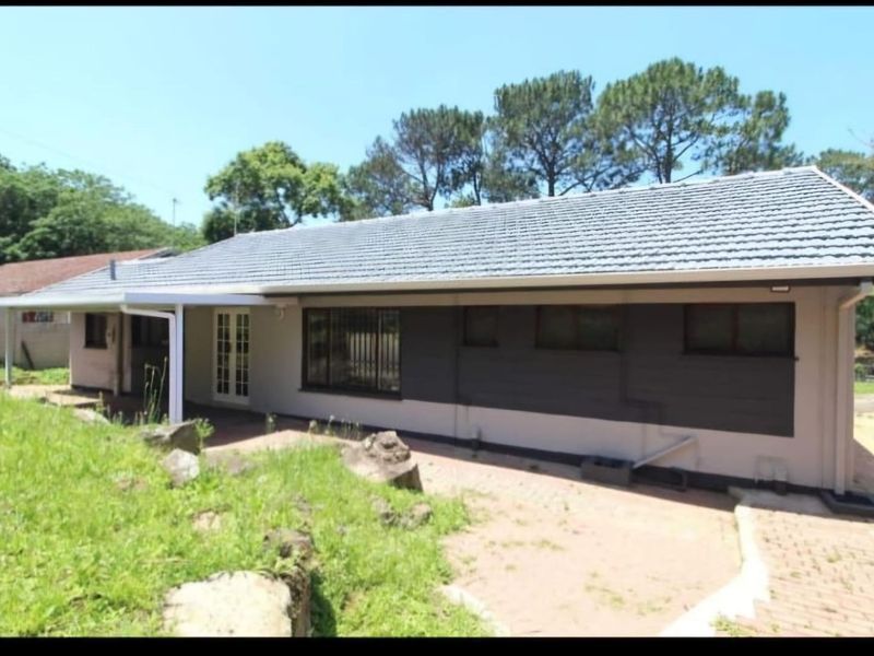 Dream Family Home with a Wealth of Potential in Queensburgh! - Photo 2