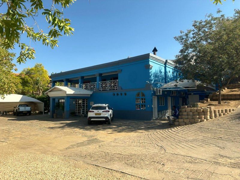 🏡 Spacious Double-Storey Commercial Property for Sale - Photo 4