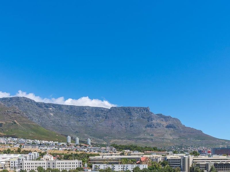 Easy living in the CBD, ideal for a young professional couple or 2 varsity students. - Photo 3