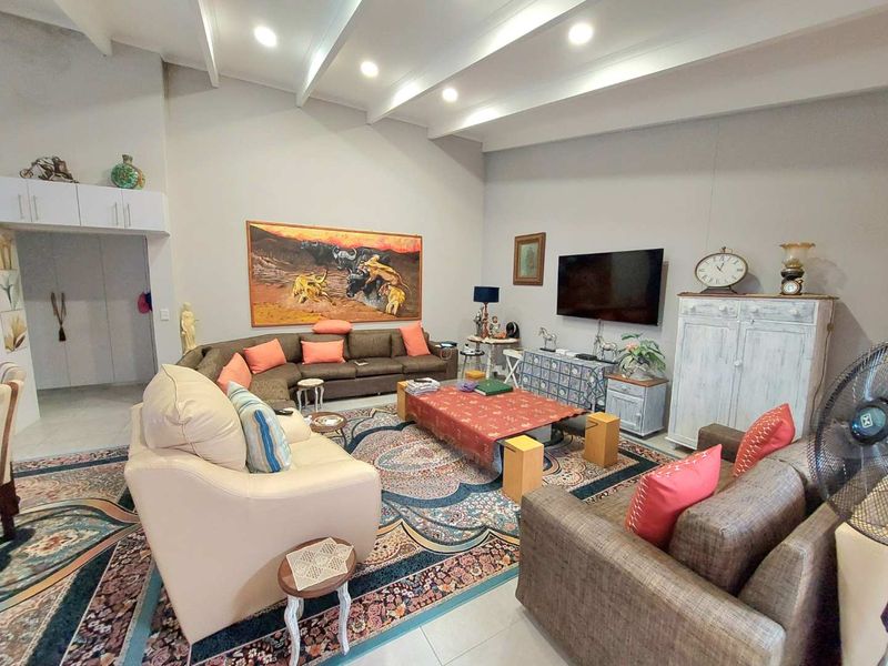 Spacious Family Home with Separate Flat - Photo 7