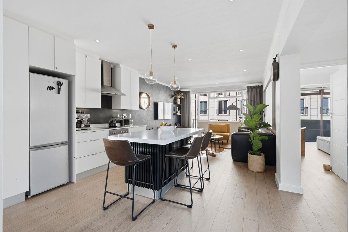 Turnkey, Renovated Apartment with Exceptional Outdoor Living - Photo 3