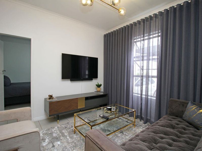 Tastefully furnished 1bedroom ground floor unit for rent - Photo 2