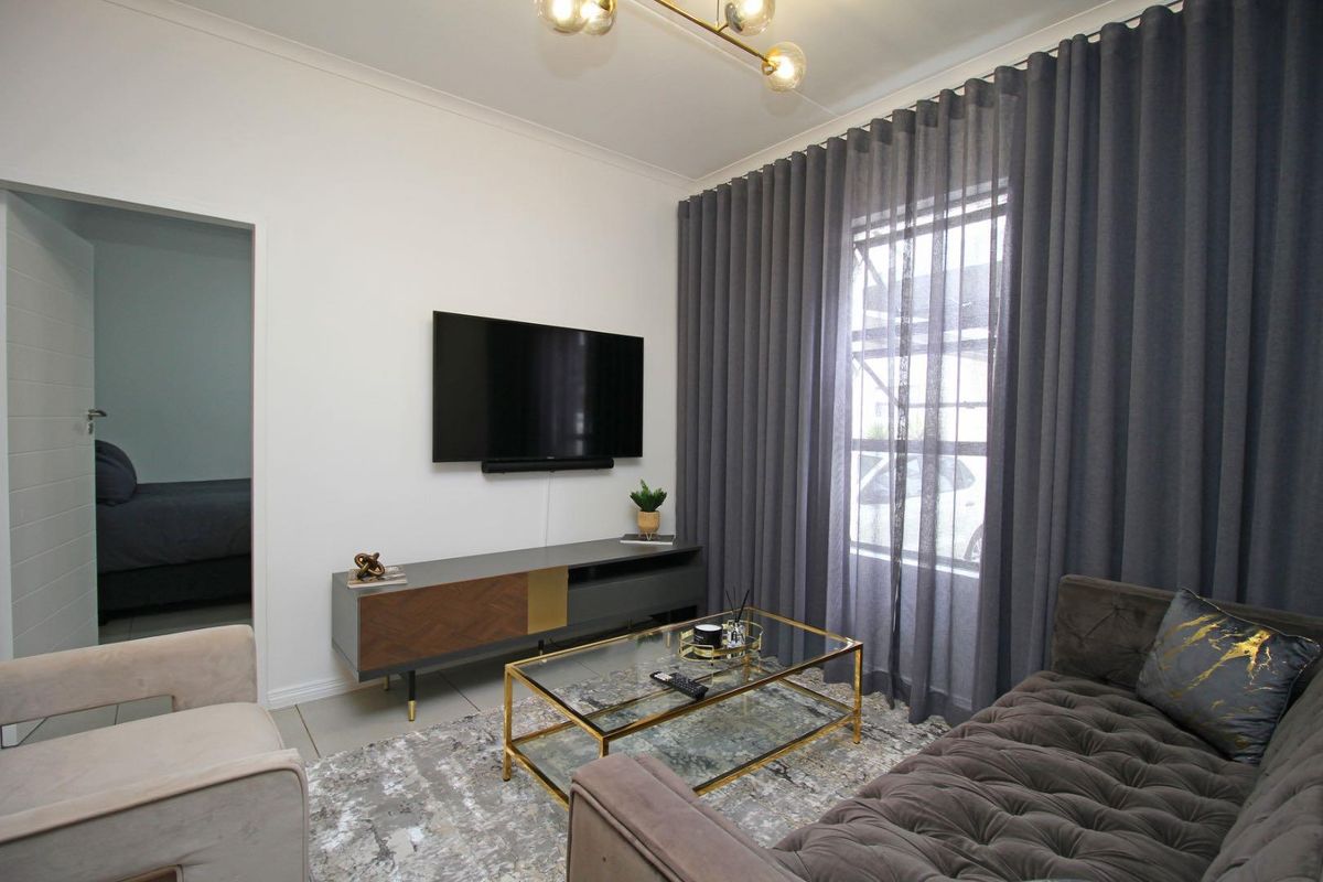 Tastefully furnished 1bedroom ground floor unit for rent - Photo 2