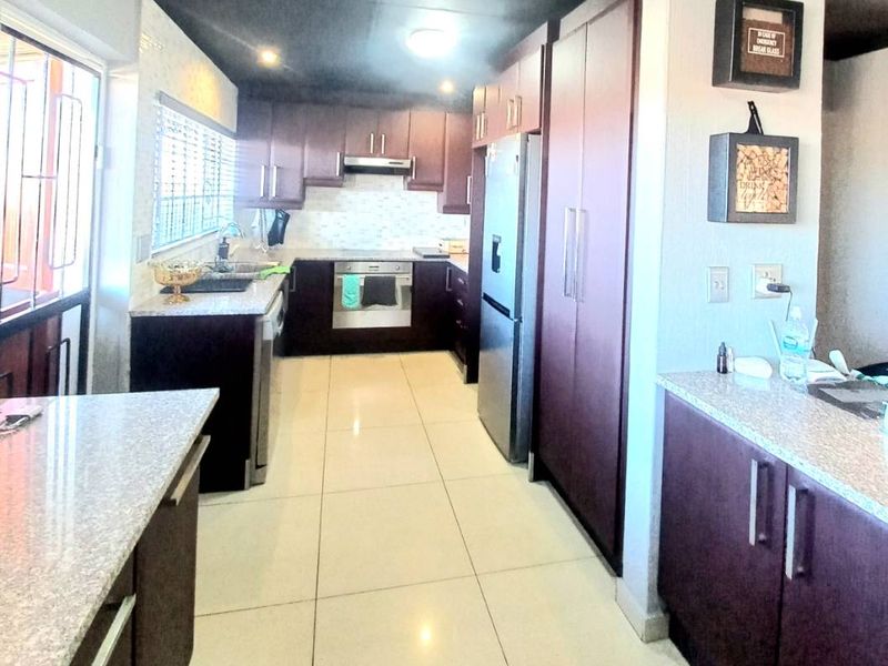 Move-in ready Home - Photo 2