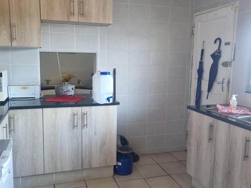 Stunning 3-Bedroom House for Sale! Don't miss this incredible opportunity to own a beautiful 3-bedroom house! - Photo 10