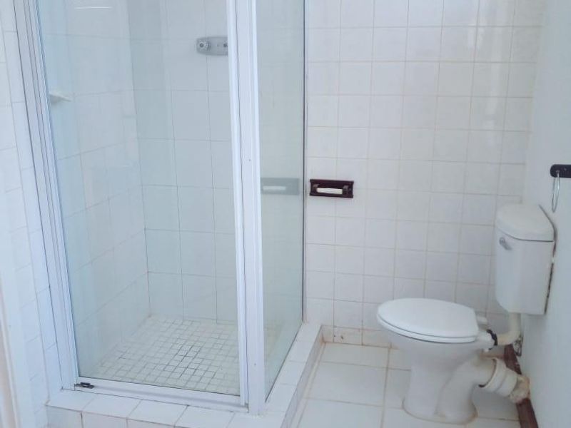 **Spacious Apartment with Stunning Views - R950,000** - Photo 9