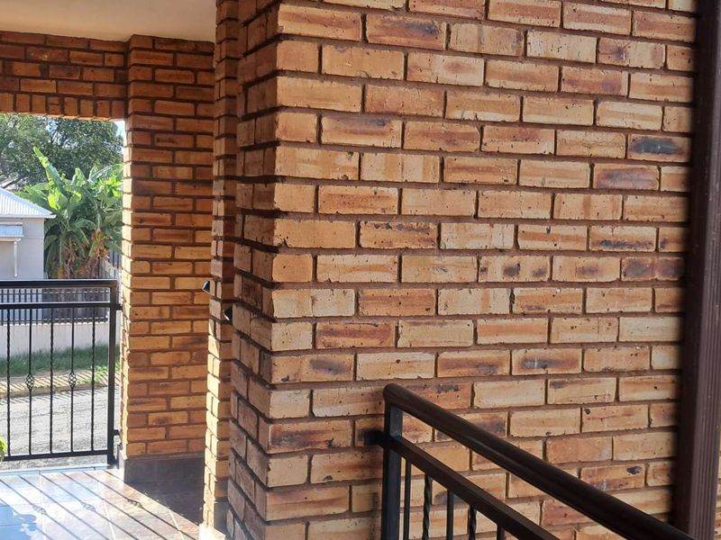 Spacious Apartment in Safe Complex! - Photo 3